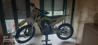 Rebel Master 250cc Motocross Blanca y Amarilla