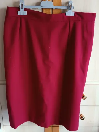 Falda azul, roja de terciopelo, verde, negra