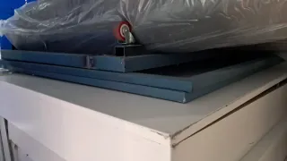 Estructura metálica con ruedas