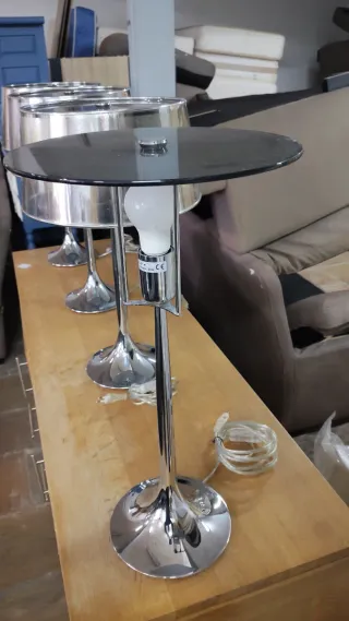 Lámpara de pie metálica