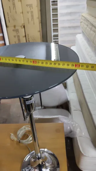 Lámpara de pie metálica