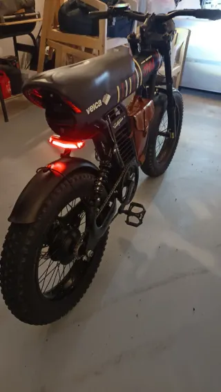 Bici Eléctrica Velca 1906 con apariencia de Moto