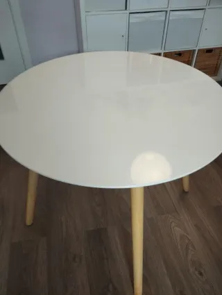 Mesa  Maison du Monde madera blanca y haya