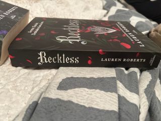 2 libros de la saga powerless