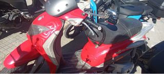 Piaggio 125 cc Roja Scooter Automática