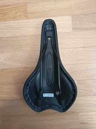 Sillín de bicicleta negro