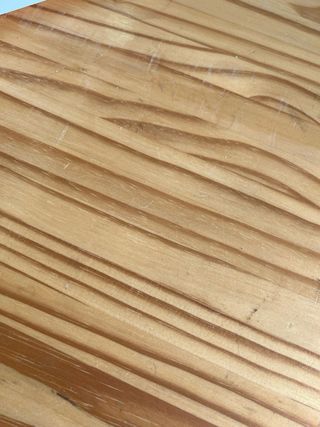 Escritorio de madera y metal