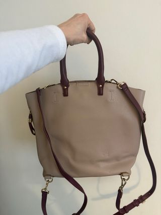 Bolso mochila Carpisa taupe y burdeos
