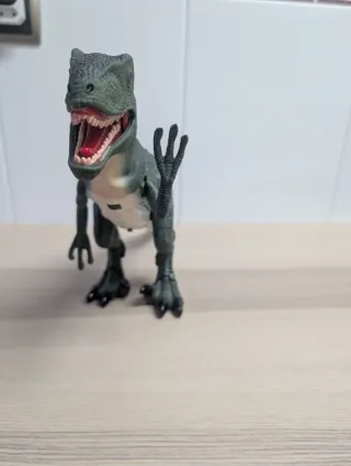 Dinosaurio teledirigido con mando