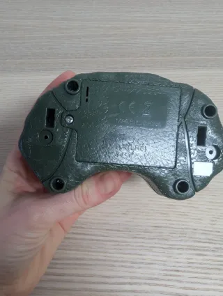 Dinosaurio teledirigido con mando