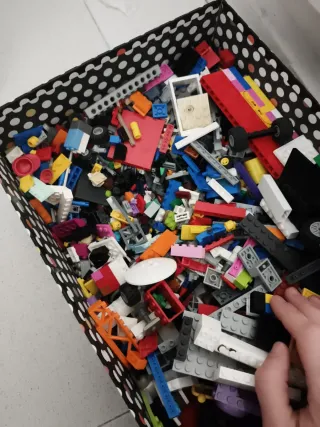 Caja de piezas LEGO