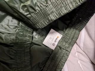 Chubasquero y pantalón verde M