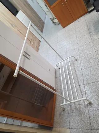 Perchero Metálico y Madera Blanco