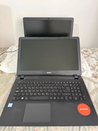 Due laptop Acer nere in offerta