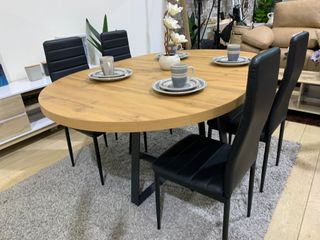 Mesa extensible madera y 4 sillas polipiel