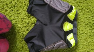 Pantalón corto de protección