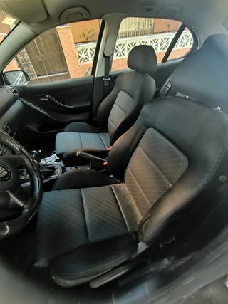 SEAT Leon  FR 150CV TDI 2002.  Pocos kilómetros
