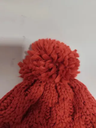 Gorro pompón talla 54-56 cm.