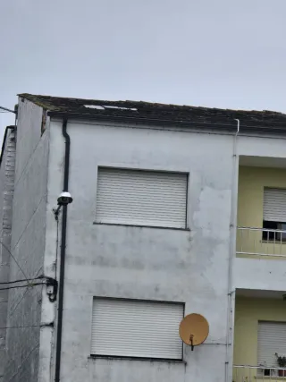 Casa con 2 pisos guardilla y negocio en el bajo