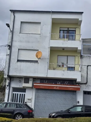 Casa con 2 pisos guardilla y negocio en el bajo