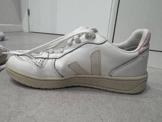 Zapatillas Veja Blancas y Rosas