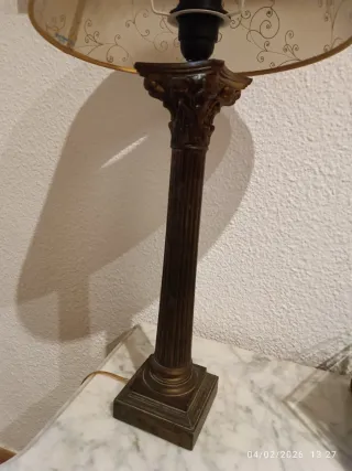 2 bases de lampara de mesa estilo Corintio