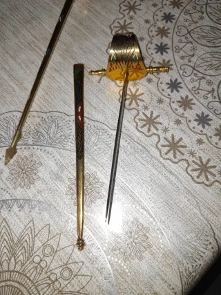 Lote 3 espadas abre cartas toledanas damasquinadas