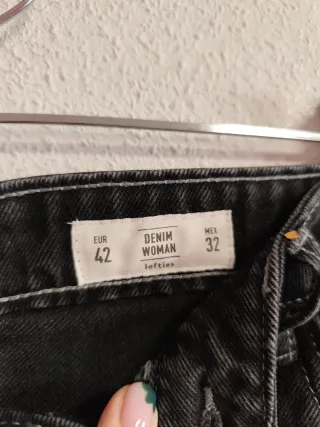 Pantalón de chica talla 42 de Lefties.