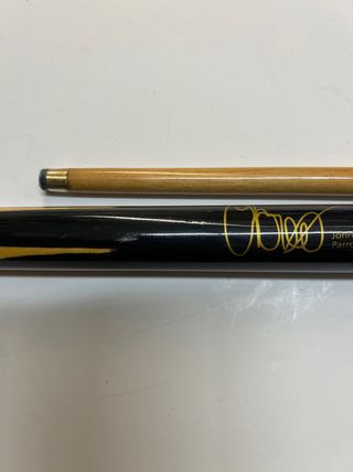 Taco de billar John Parrott firmado con bolsa