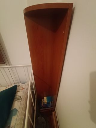 Estantería de madera