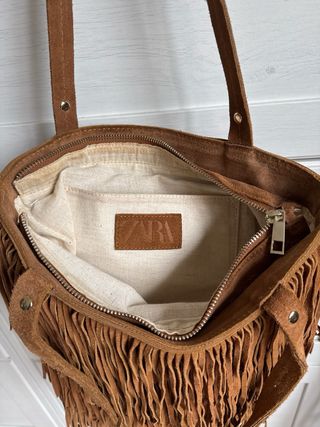 Bolso de piel con flecos Zara