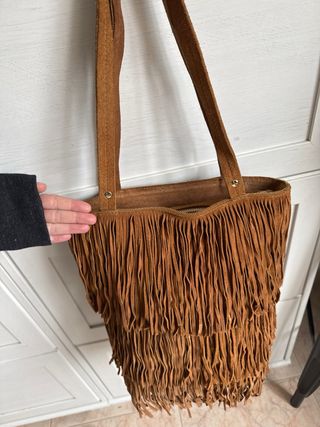 Bolso de piel con flecos Zara