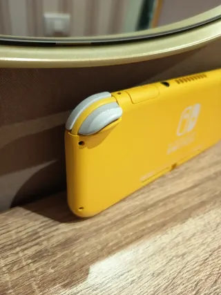 Nintendo Switch Lite Amarillo