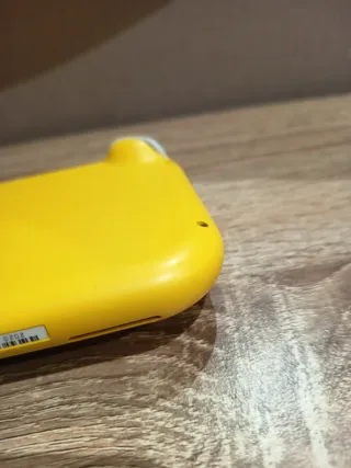 Nintendo Switch Lite Amarillo