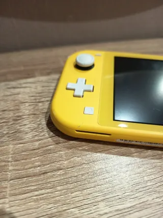 Nintendo Switch Lite Amarillo