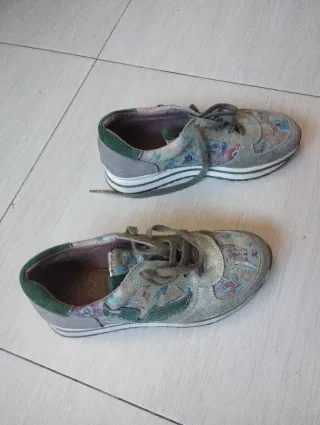 Zapatillas Beige y Multicolor