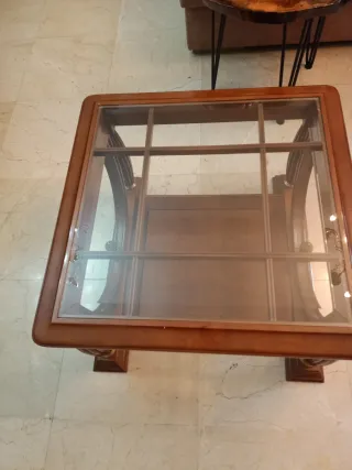 Mesa auxiliar madera raíz y cristal