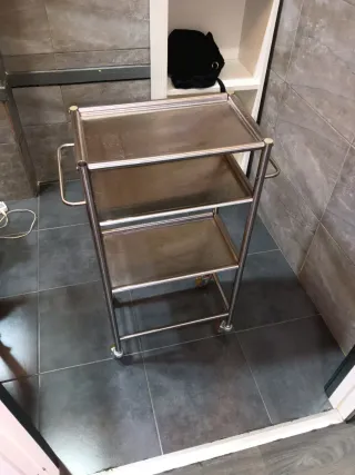 Carrito metálico de 4 niveles con ruedas