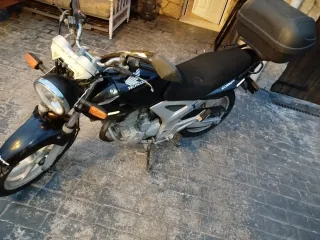 Honda CBF 250 Naked Negra y Blanca