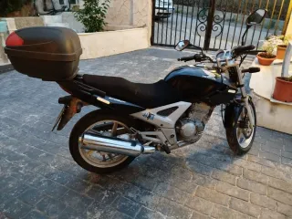 Honda CBF 250 Naked Negra y Blanca