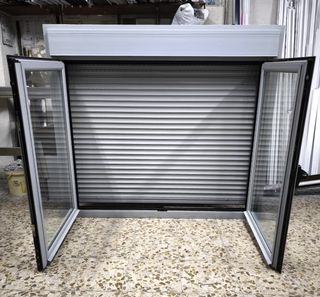 Ventana abatible aluminio 149,5 x 133,5 cm