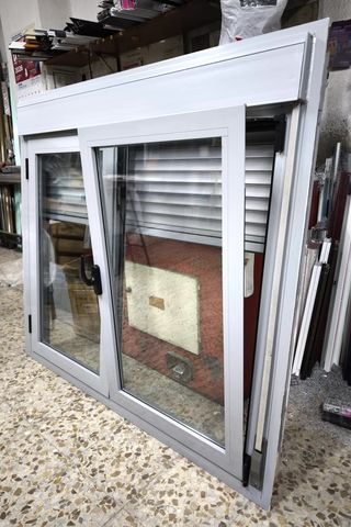 Ventana abatible aluminio 149,5 x 133,5 cm