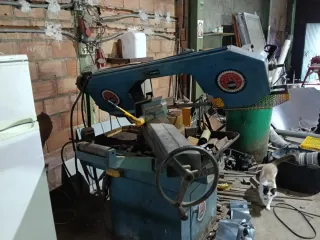 Sierra de cinta Thomas 310 giratoria 45º