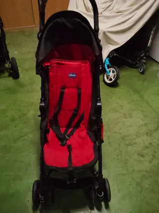 Silla de paseo ligera Chicco roja