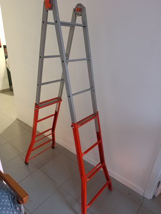 Escalera aluminio 4+4 peldaños