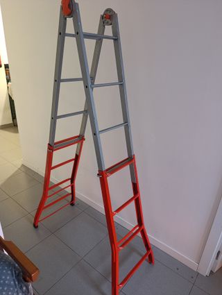 Escalera aluminio 4+4 peldaños