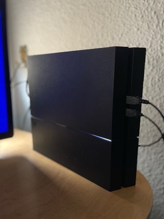 PS4 con monitor, mandos y 9 juegos