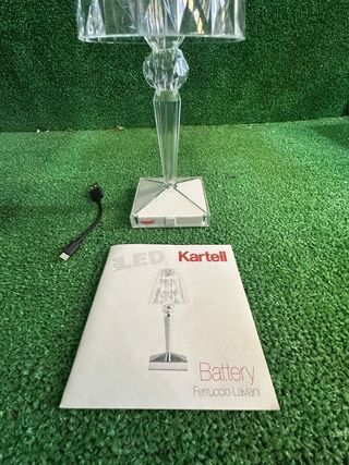 Lámpara Kartell de mesa, transparente