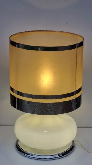Lampada da tavolo vintage anni '70 vetro bianco