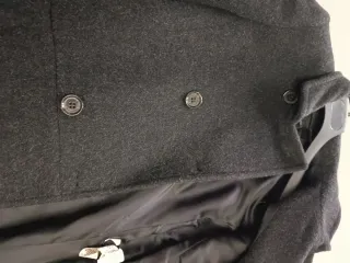 Abrigo largo Zara negro botones multiposición